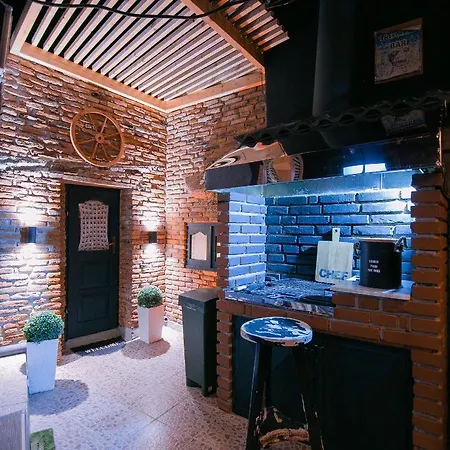 Villa Elezi *