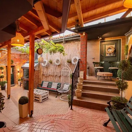 Villa Elezi Korça